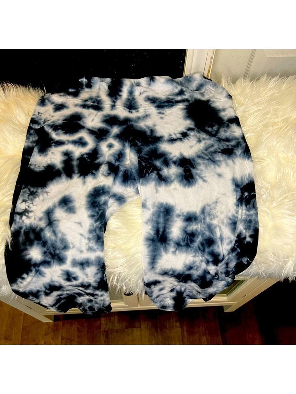 Black and White Tie Dye workout capris size L